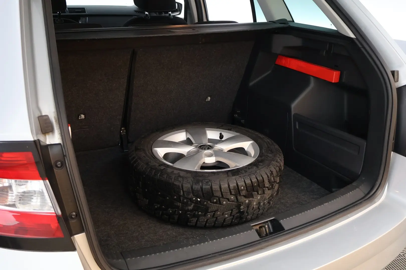 Car Image - 7kMjx4Dv79WuI4WlAObiil