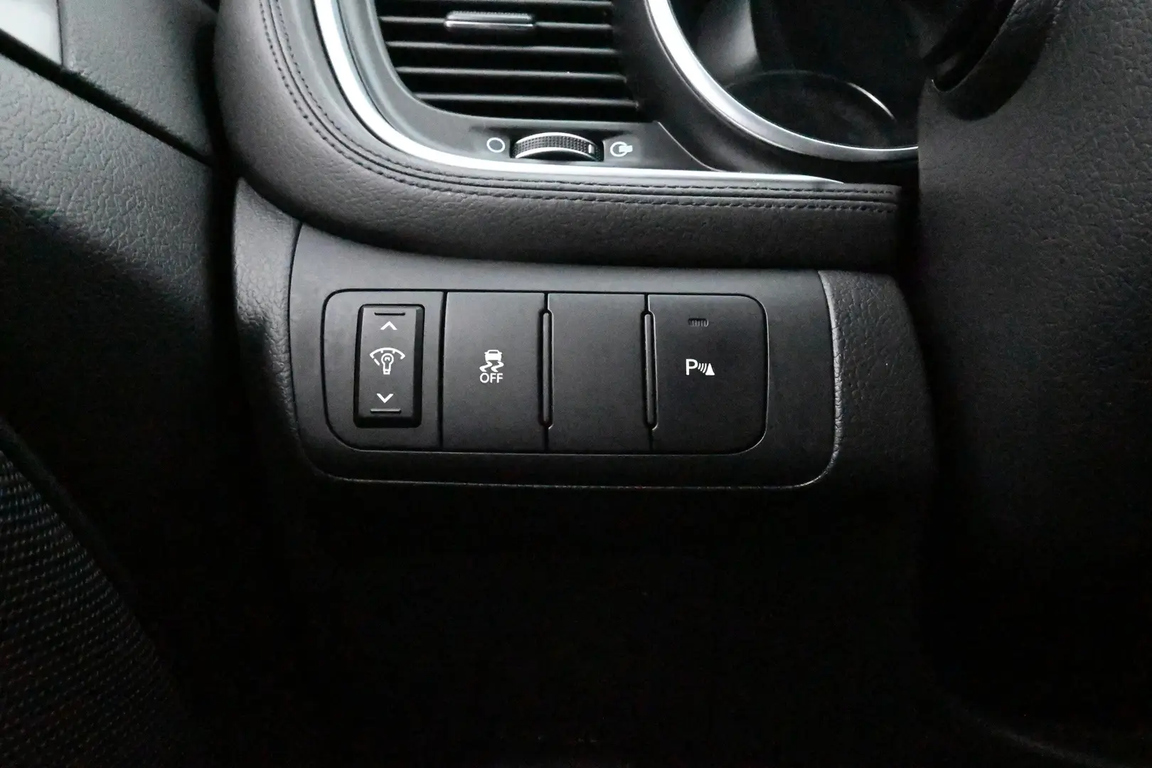 Car Image - 2pkLDbjwiC003dtairWOmn
