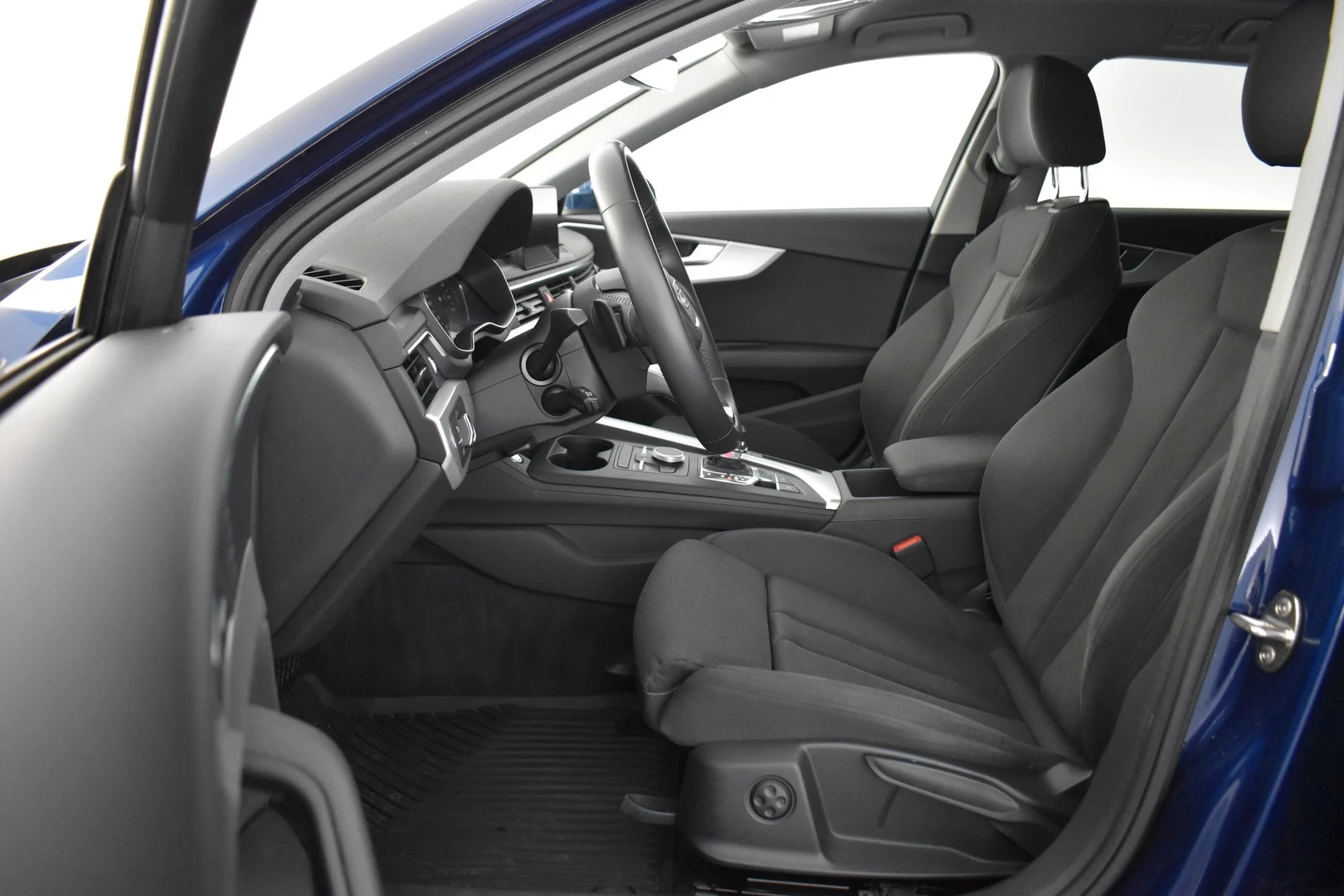 Car Image - 37bQNpfaFR9haYB18w31TM