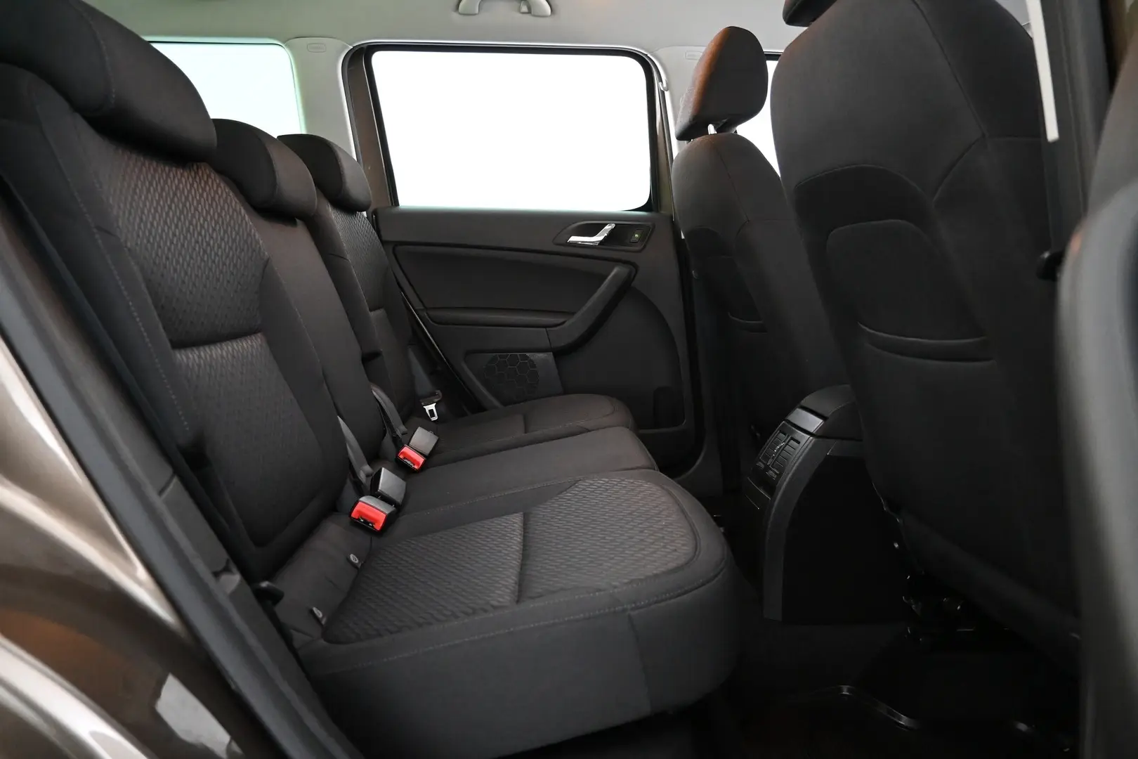 Car Image - 7orpfEMdGpuRieWXSZ9plI