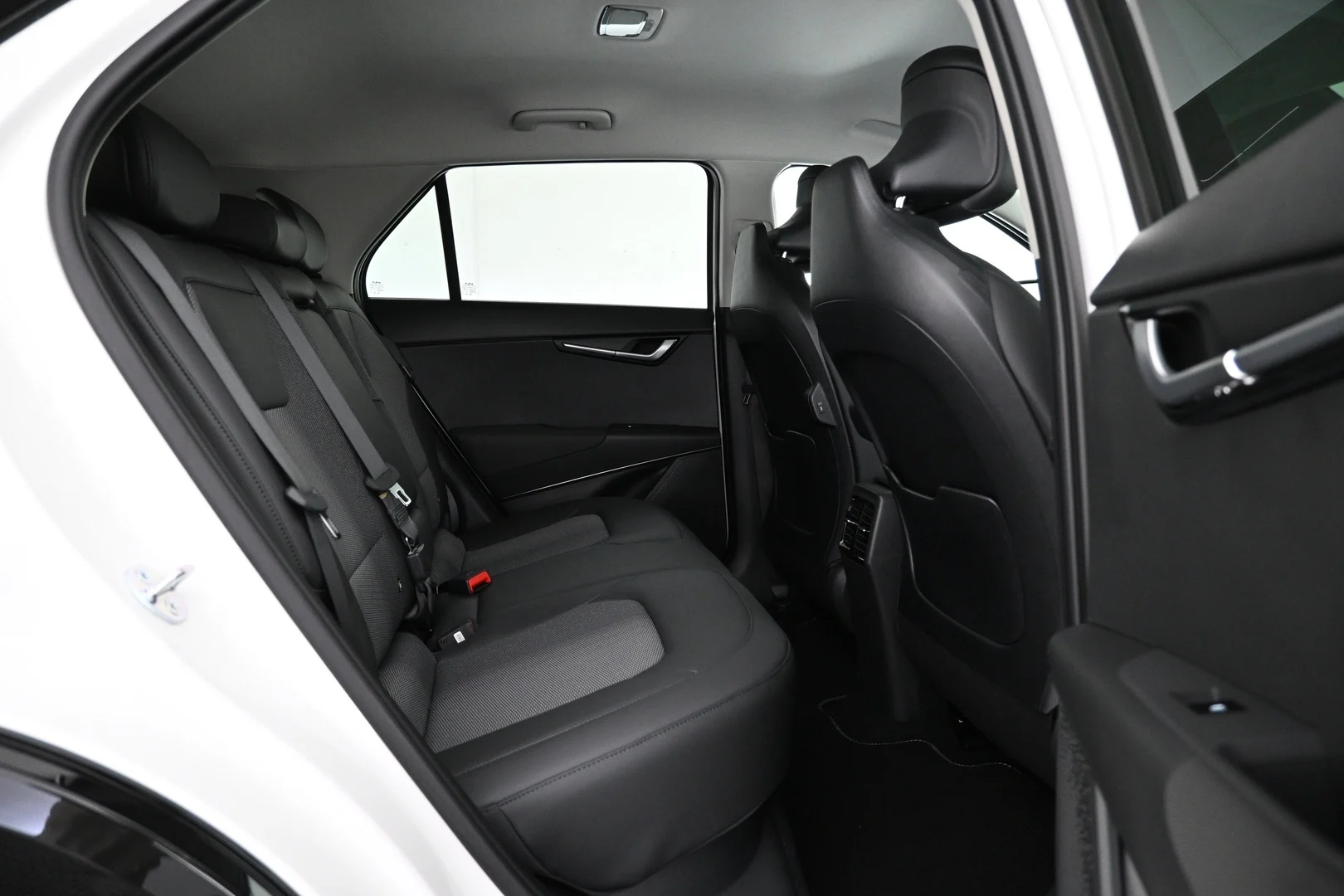 Car Image - 4Vr2NnHQbXiUgWkCwpIs4x