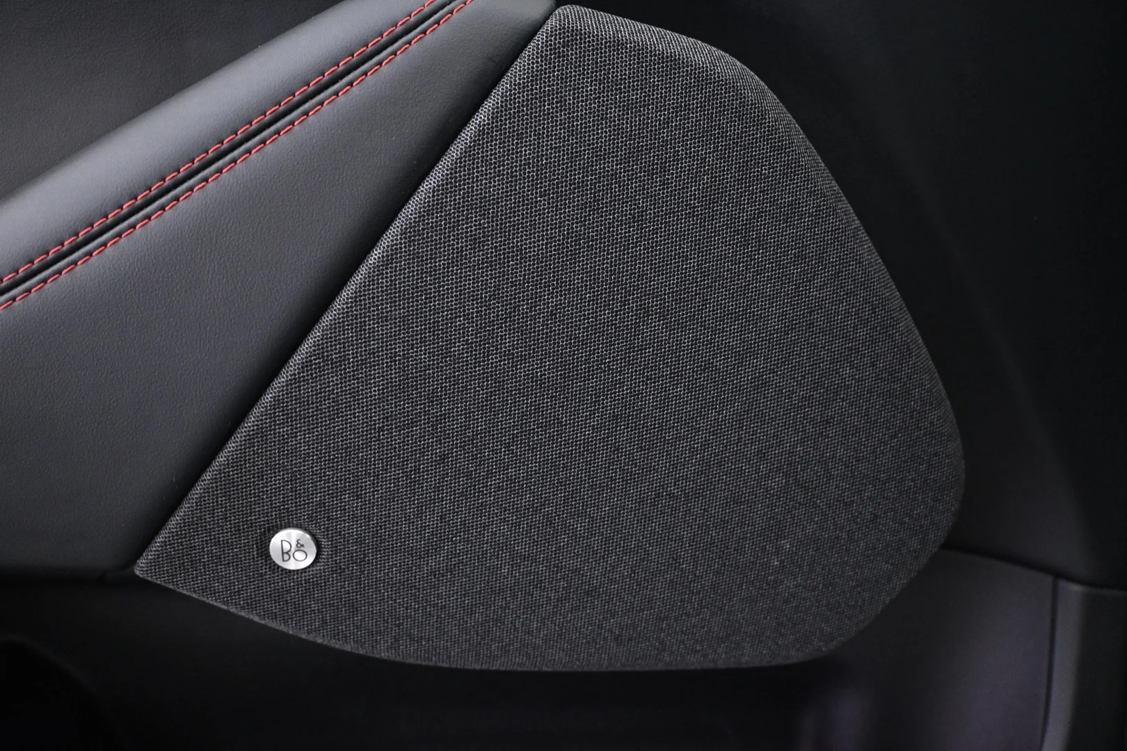 Car Image - 5PbwcrcFGJYB8HZouxb8PT