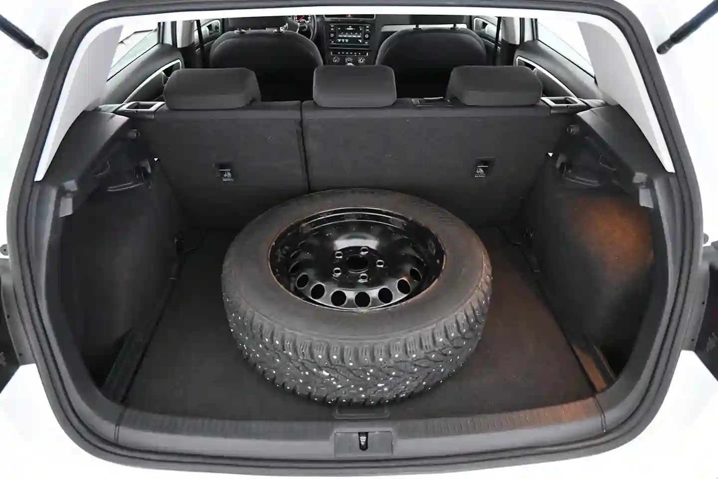 Car Image - 5YxZA9G4IeALDXHZgMwjIO