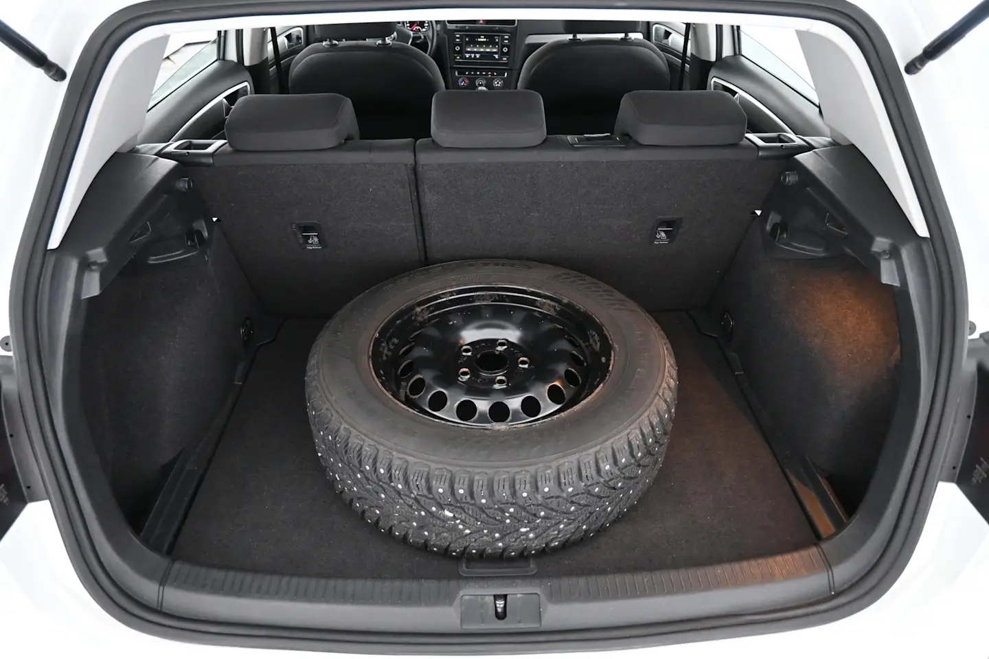 Car Image - 5YxZA9G4IeALDXHZgMwjIO