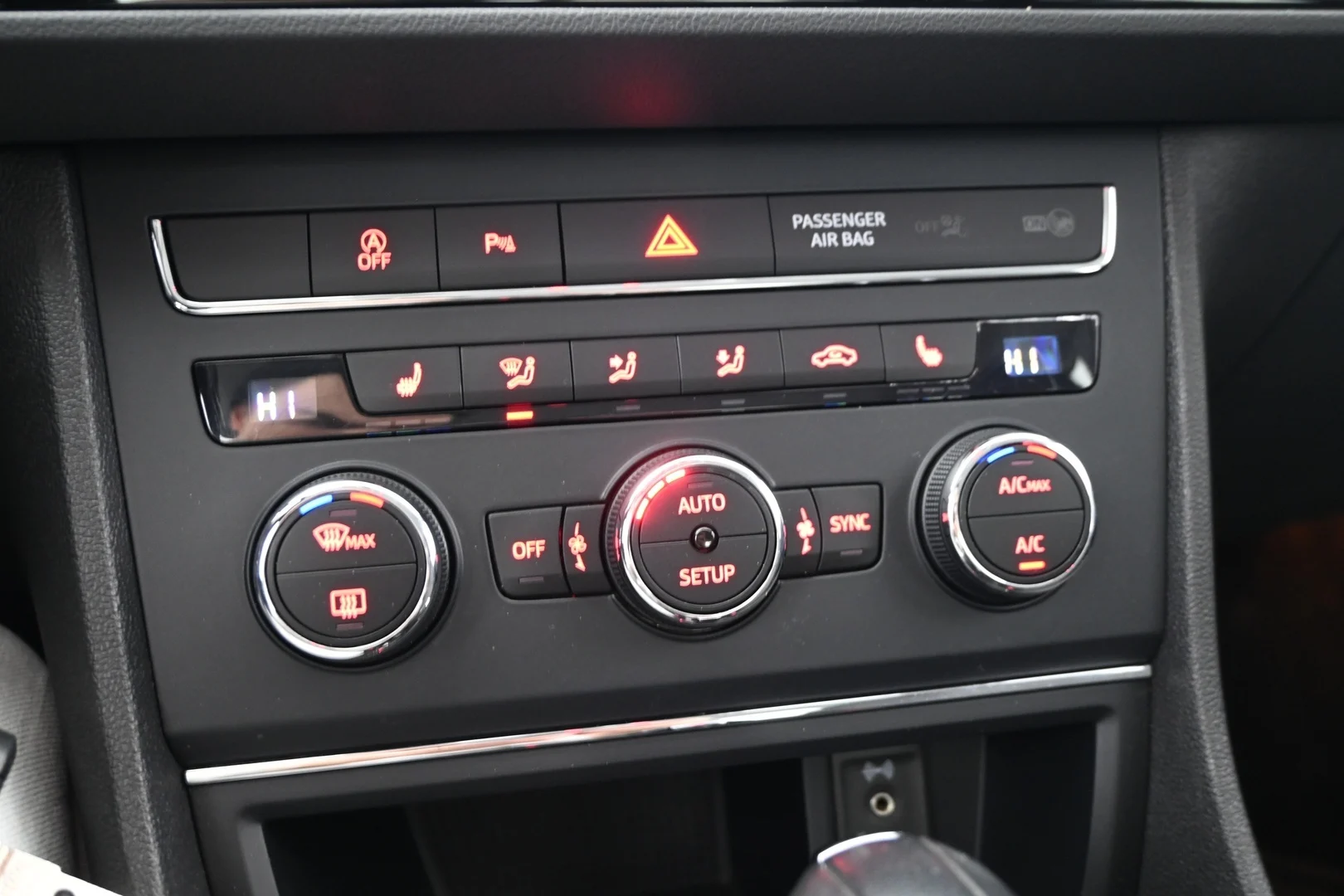 Car Image - 6UvSLDv4VnoxgxUdXFk1hZ