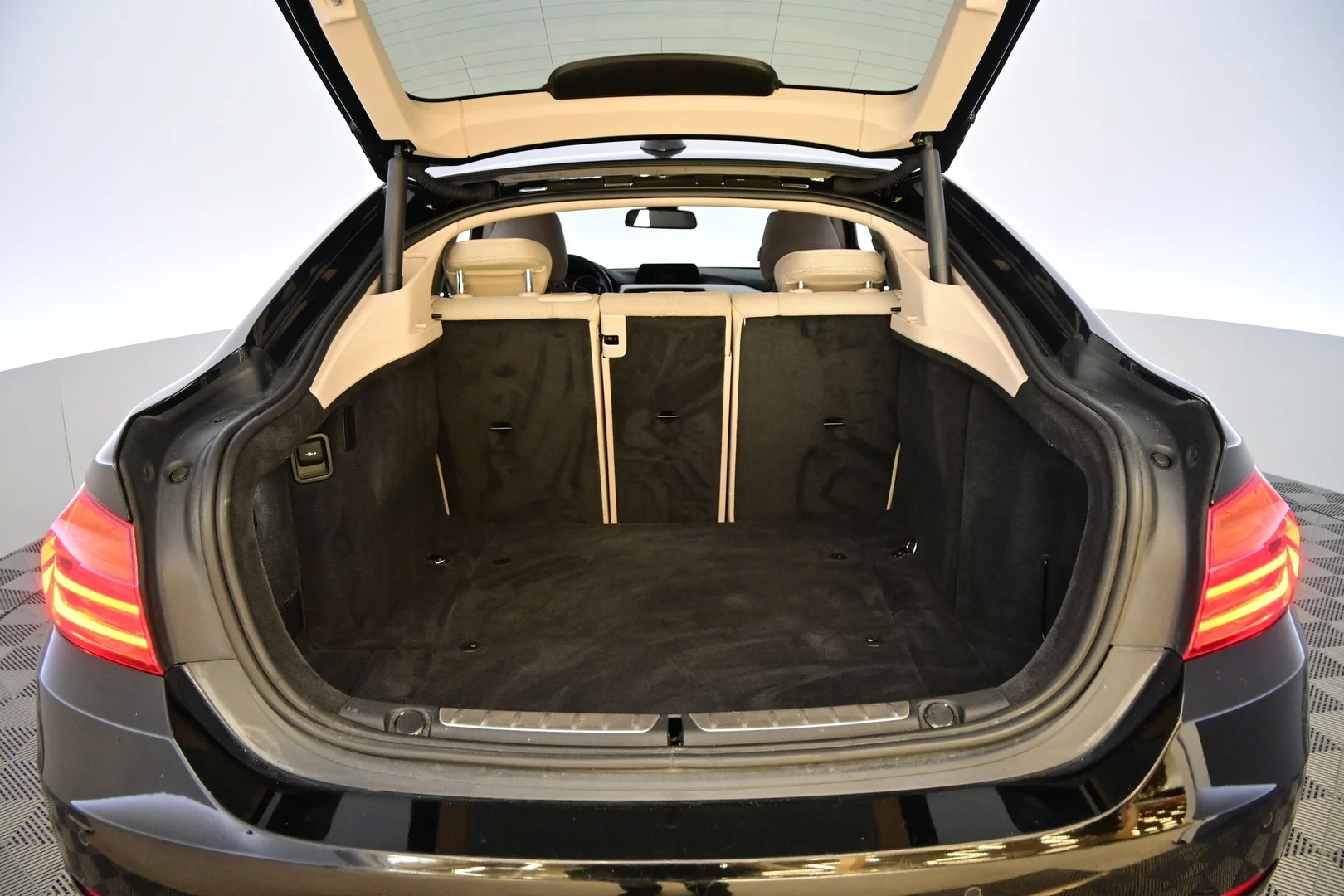 Car Image - 3IdlYemUscD6YniFGMtLoC