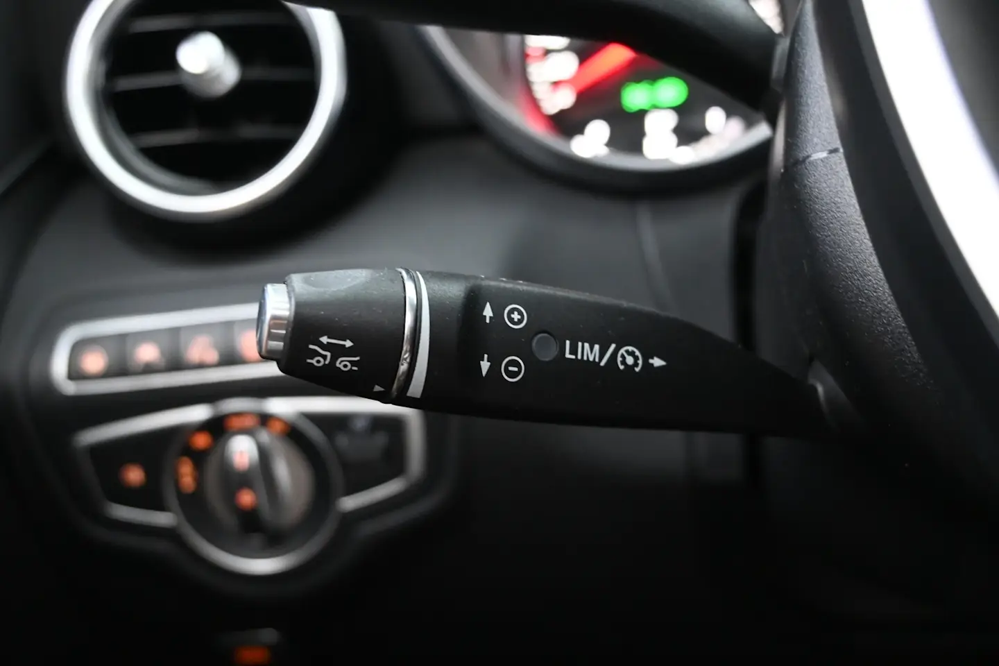 Car Image - 4wfb0NBcw5hYiir0A8eMgV