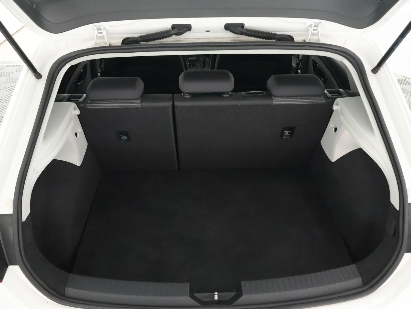 Car Image - 2dtW2we8bRy4avFL33iS6O