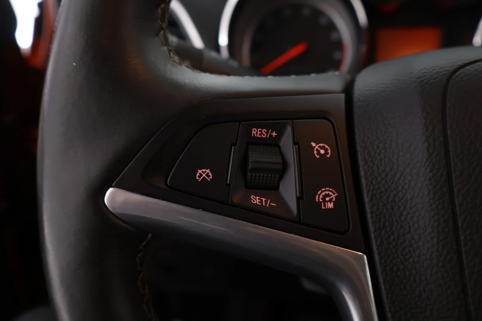 Car Image - 4AVBdKhHzz2rVGp1CdYfW9