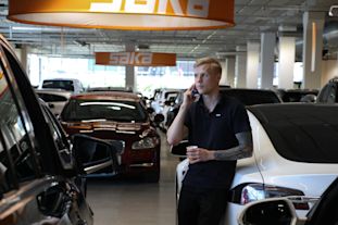 Löydä oikea hetki vaihtaa auto. Optimaaliseen ajankohtaan vaihtaa auto vaikuttavat niin omat mieltymykset kuin auton kustannukset.