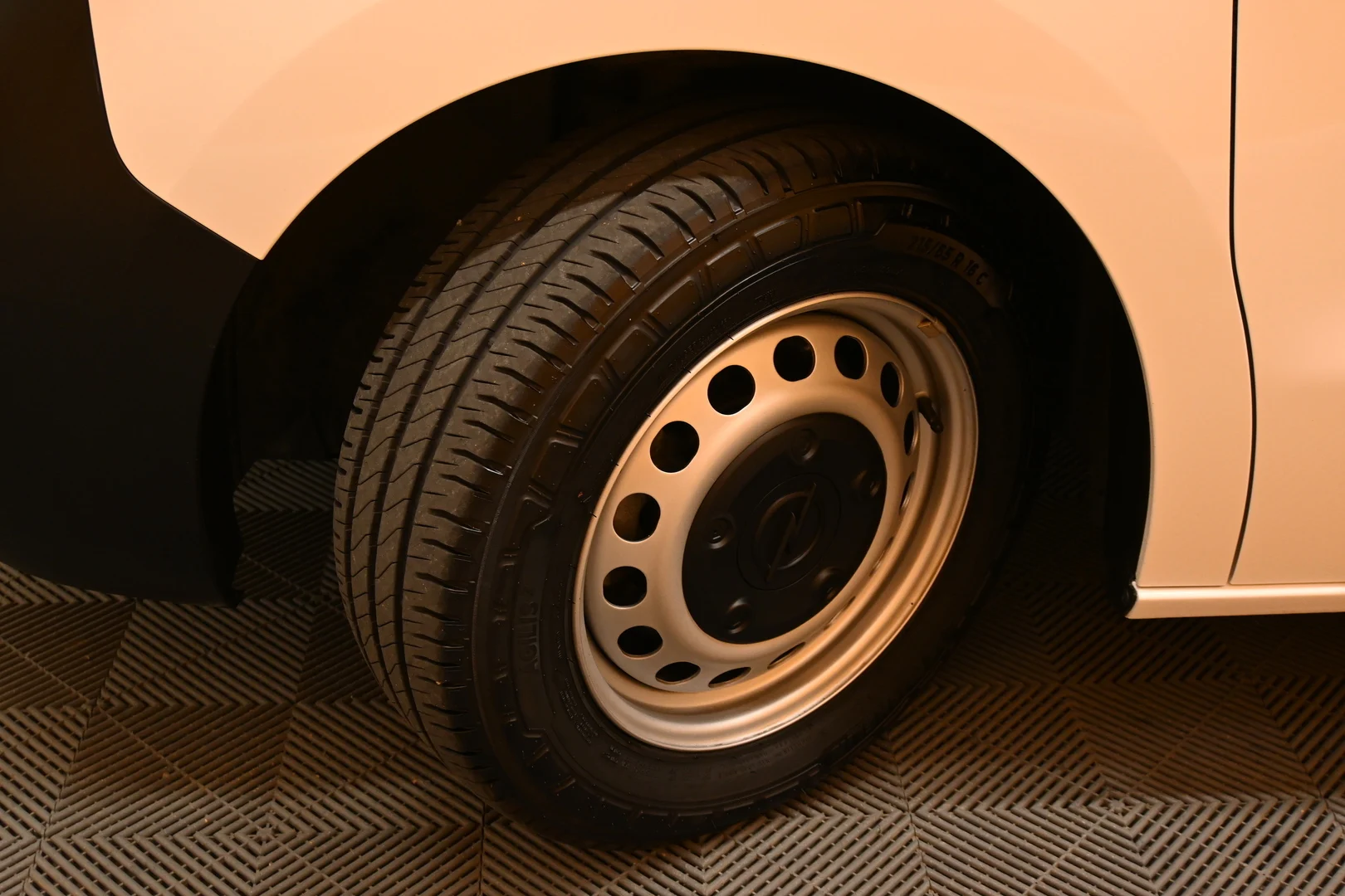 Car Image - KYOcqrKq0fqNc4D2SkkUB
