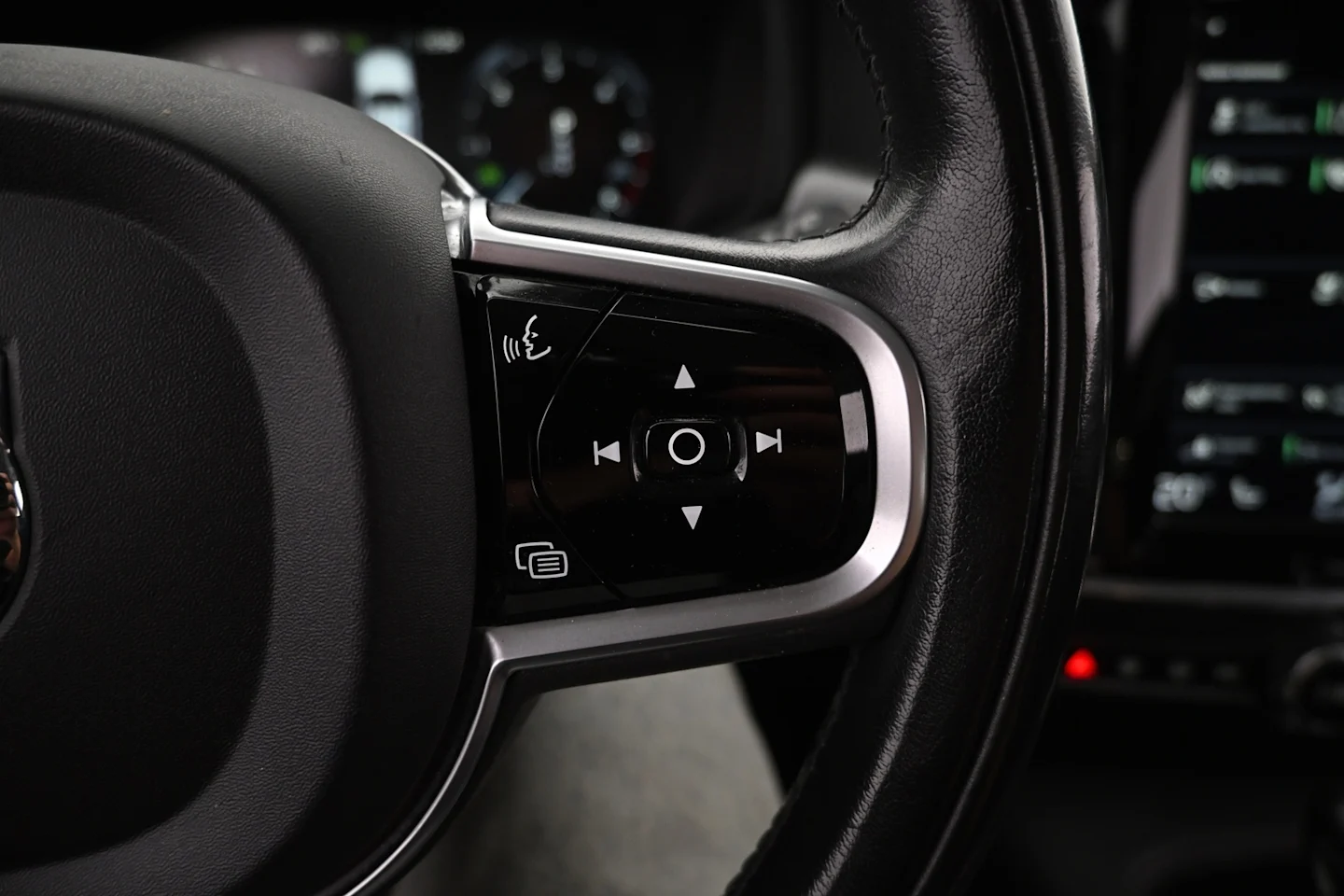 Car Image - L820pPvGrbNSfLDJ7YmVR