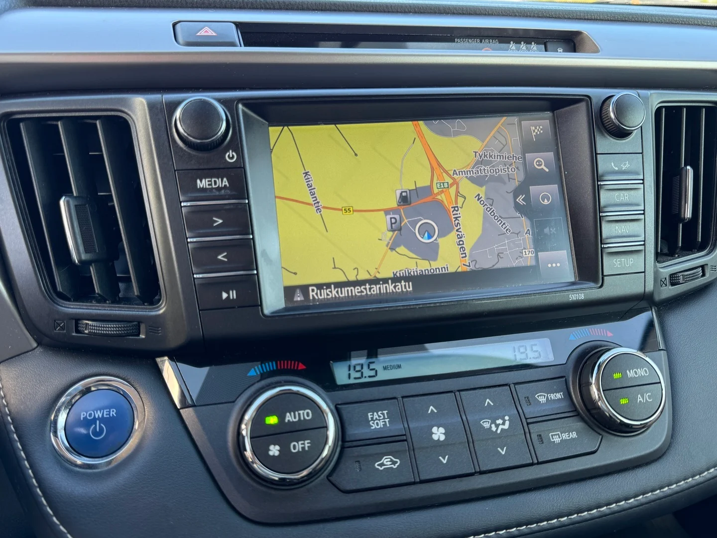 Car Image - RyOYXlLZwPC0aTGEDP7xU