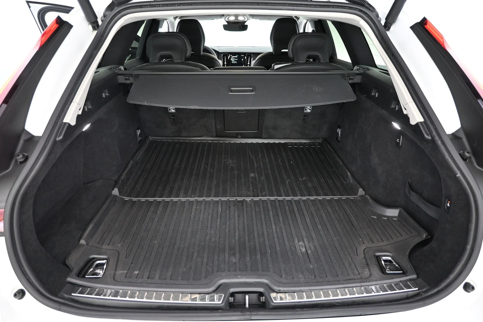 Car Image - CMT5f1eqVrs3em6o6Fxyu