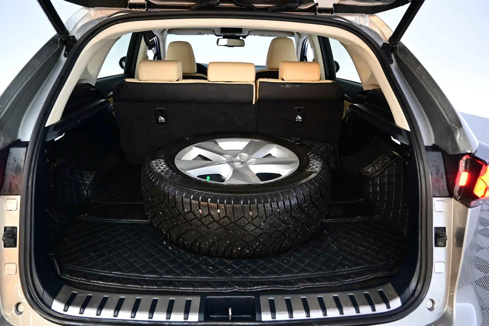 Car Image - 1OJmfgd0R1Zg8ED1565PTj