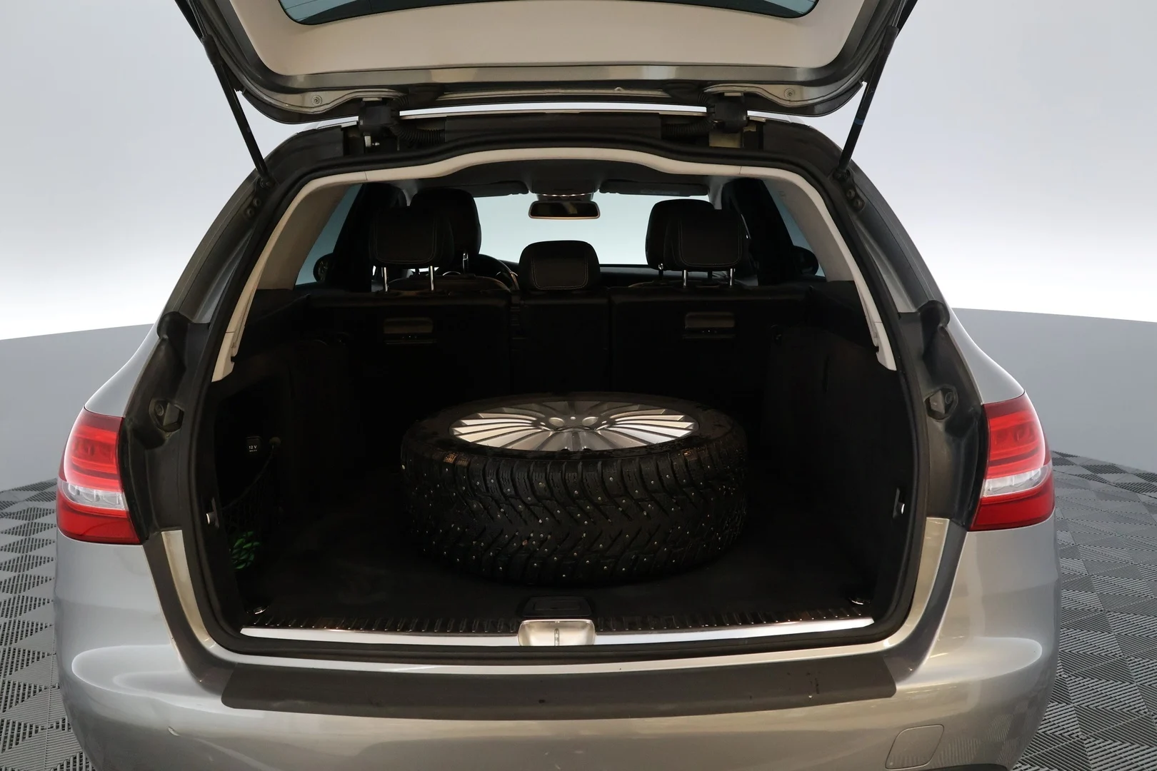 Car Image - 6MqDV8LtZUMXzDIhZ5xsEl