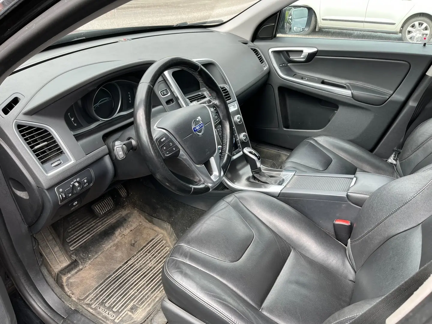 Car Image - 2NB0OcewH43iUBa2LmMrPG