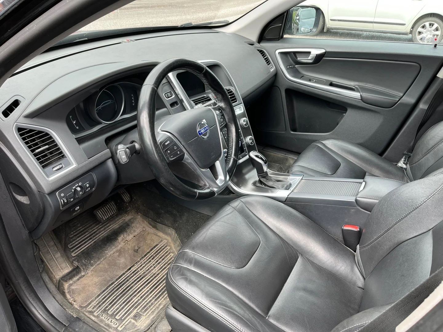 Car Image - 2NB0OcewH43iUBa2LmMrPG