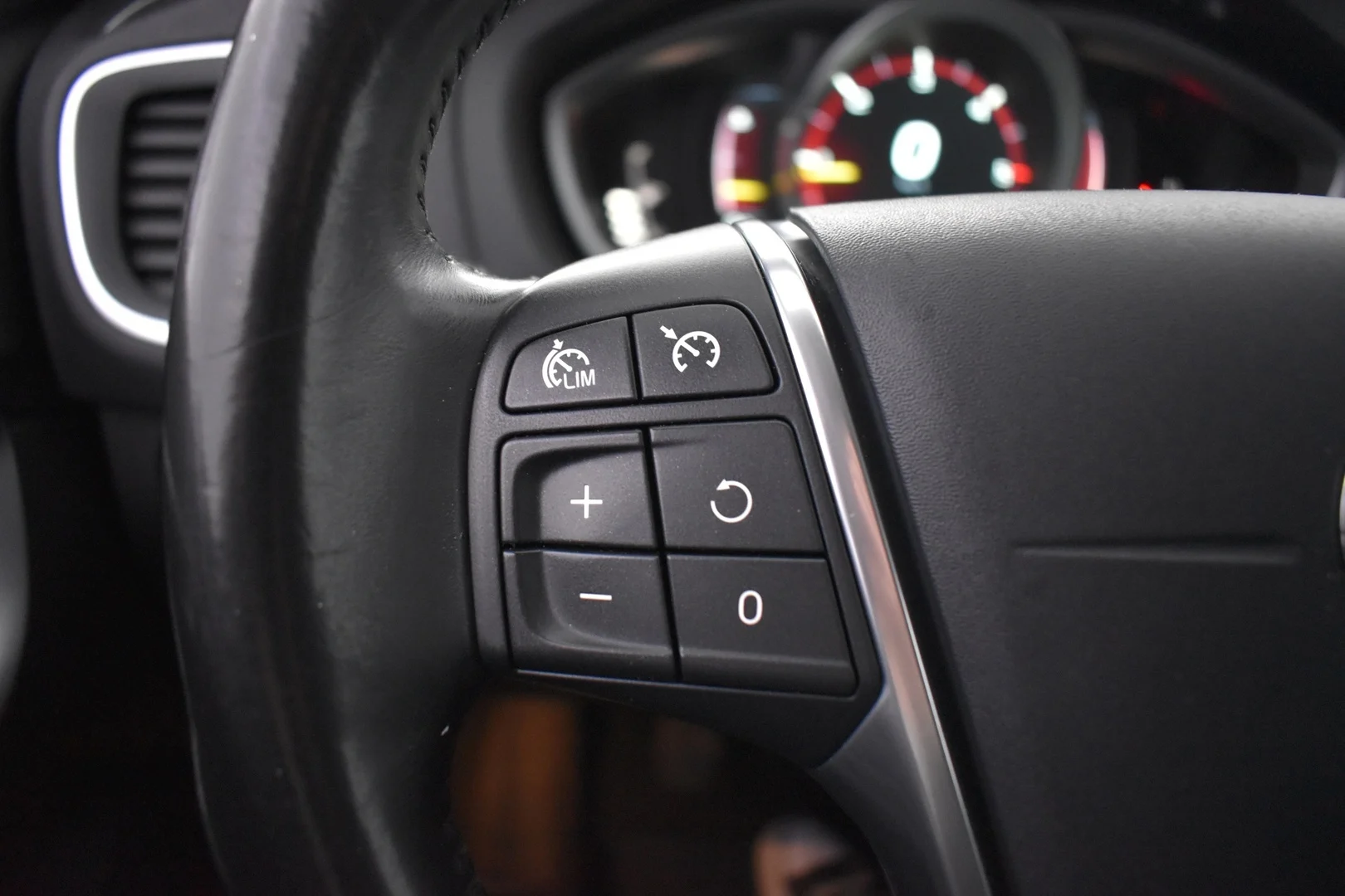 Car Image - 3J7U3p139Wz7vjshC6Ljf6