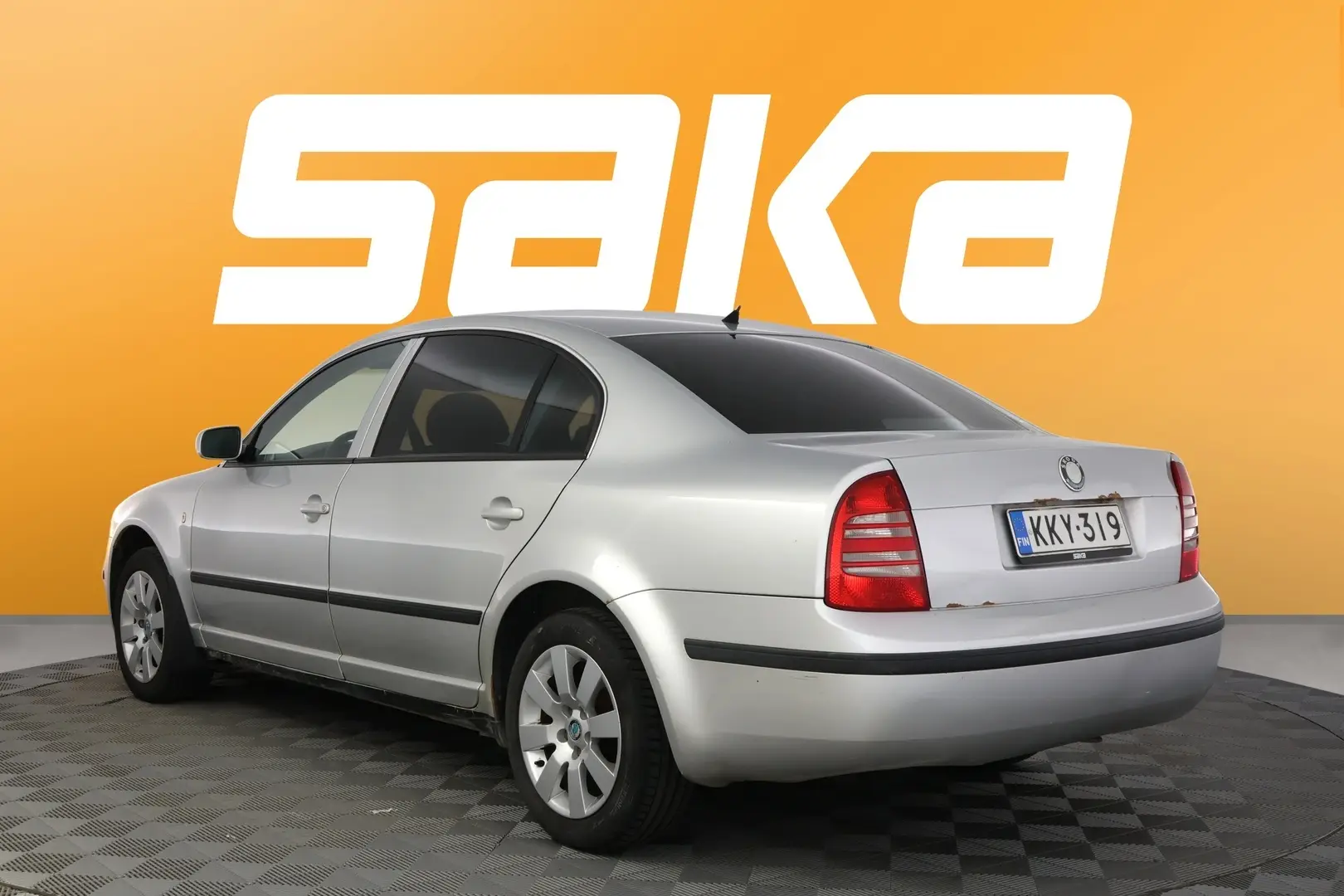 Car Image - 3P8L5yaBw9gZ9ePJKQHSRh
