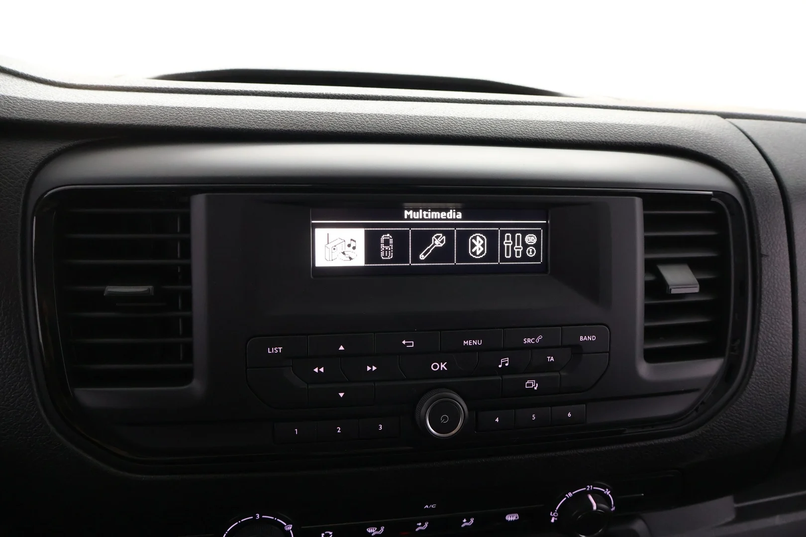 Car Image - 1sp0LAvWwO3MapioQDICbV