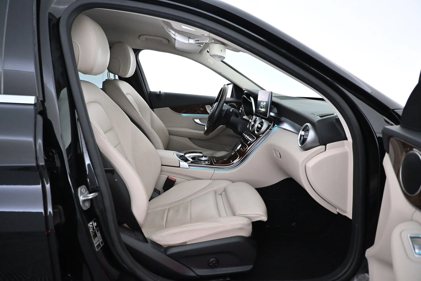 Car Image - 6cw62LnKHj7q0dgMBBwmOS