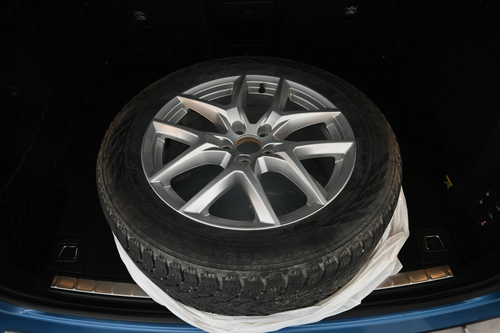 Car Image - 14n318GXdBDl7DXyebkJRJ