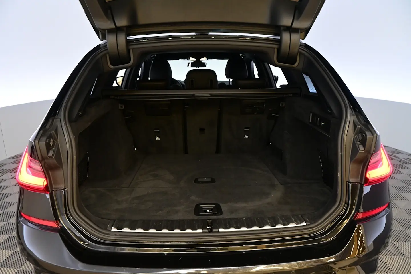 Car Image - 3H4Kax47cT0re2UawNp1Ph
