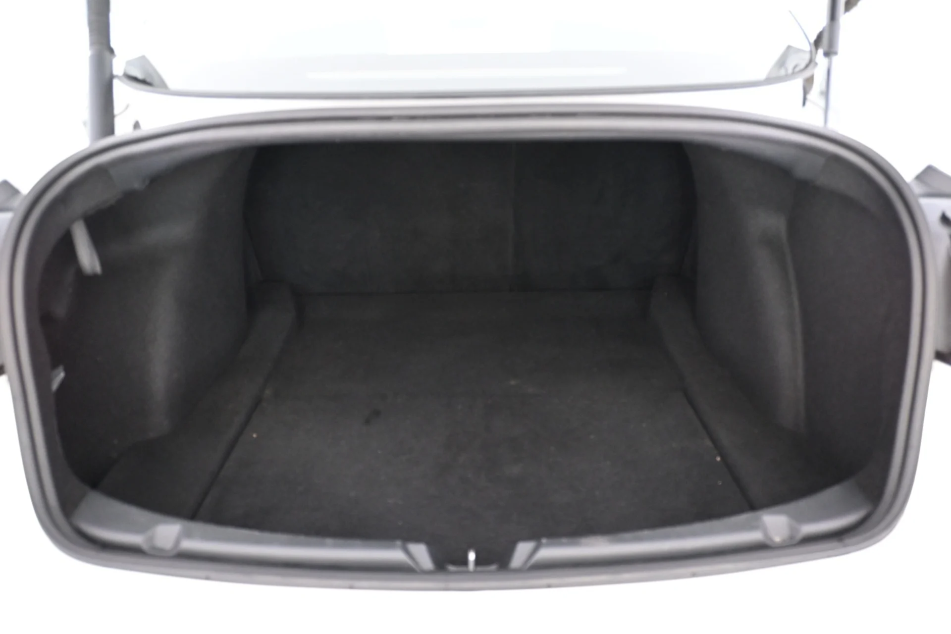 Car Image - 3FOrNanDMgQSqsIxIogaUk