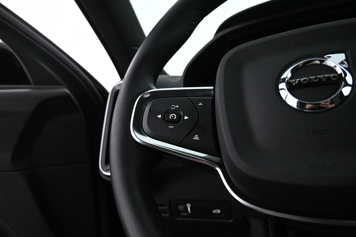 Car Image - 5YCv7FjDnjiBcrq1b8e15k