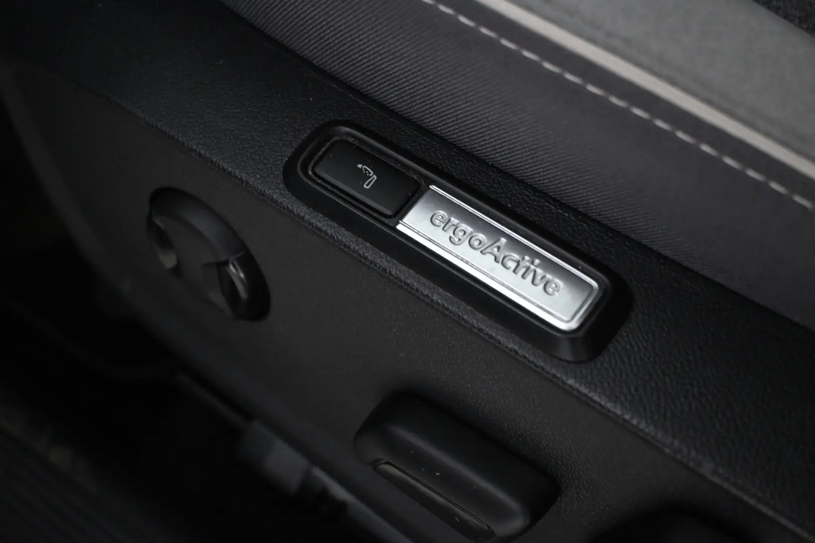 Car Image - 41UL4VmYJiX5vrIBmF1qW6