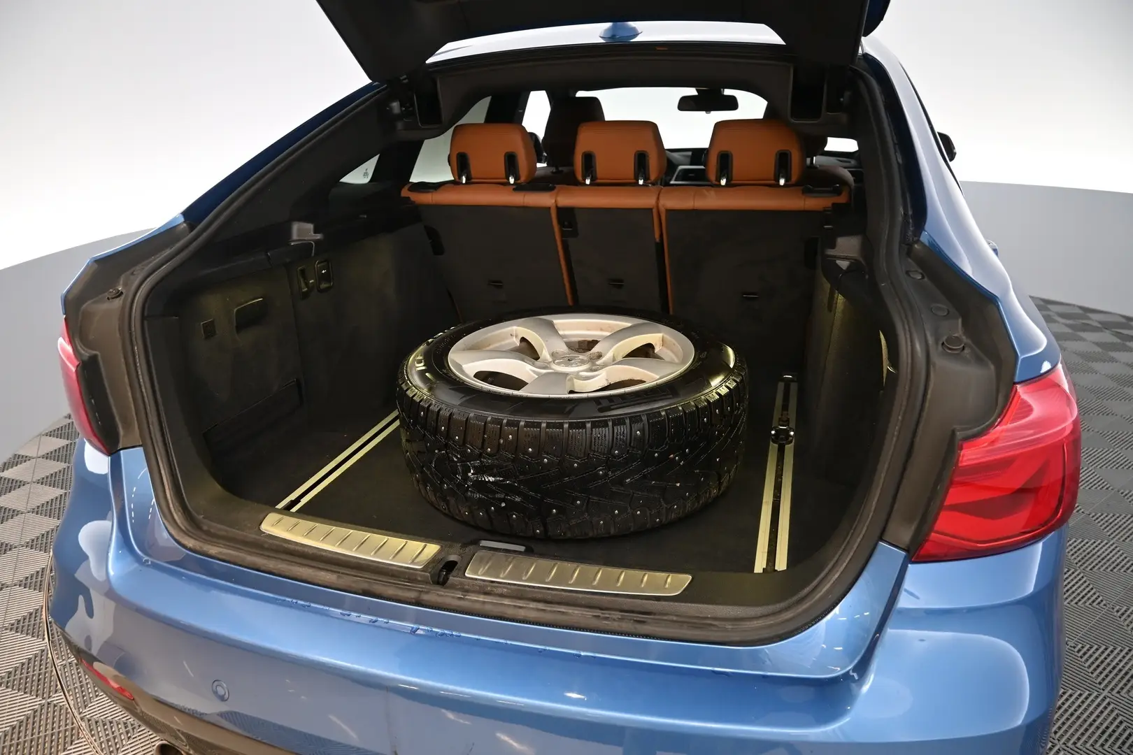 Car Image - 4UMHJvLVISEBicsflklwA2