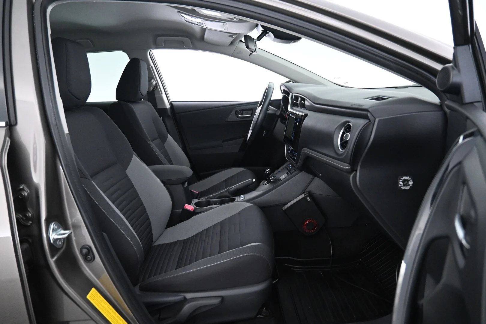 Car Image - 5AVsZ5i8YxVrKvWpiiGGlV