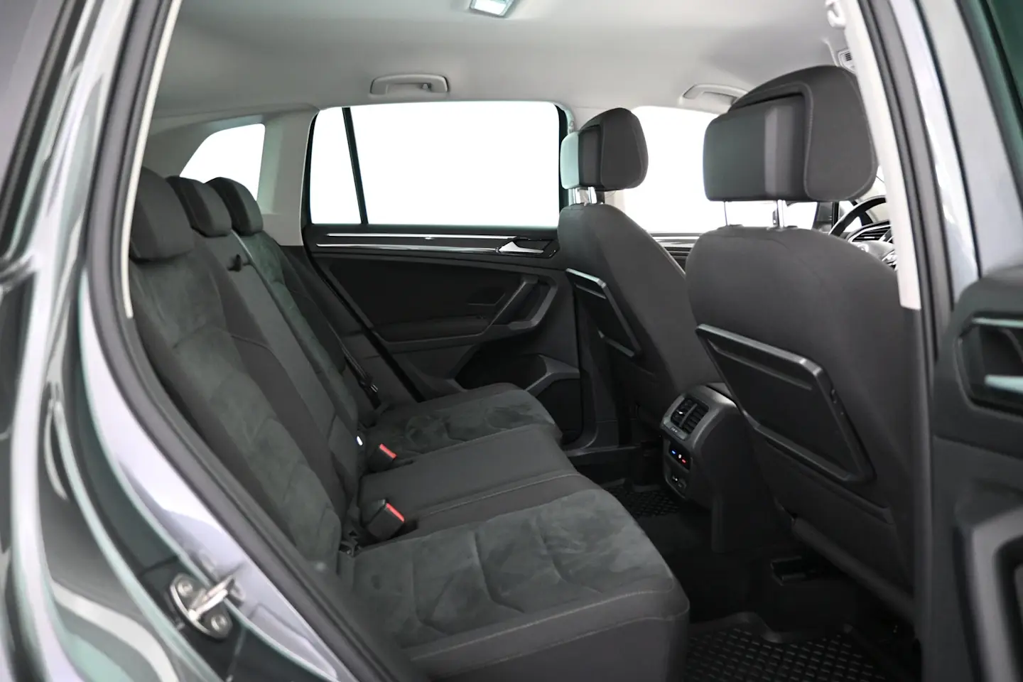 Car Image - 2KMQFqKwyYUjafbbSJrk1e