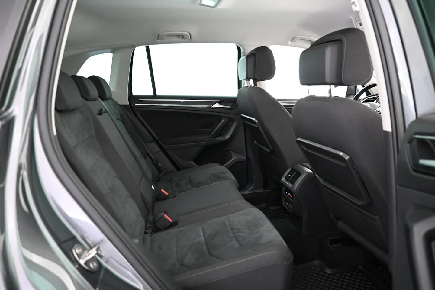 Car Image - 2KMQFqKwyYUjafbbSJrk1e
