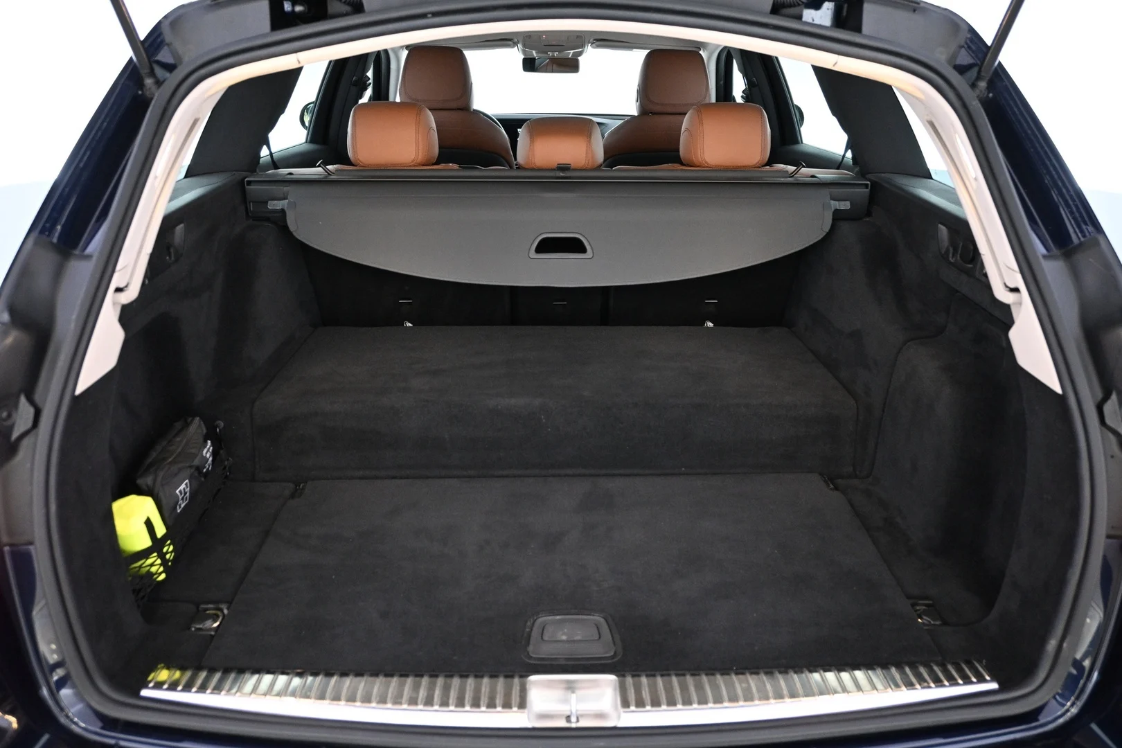 Car Image - 2beThZ2RBVbhfVoxBgBshF