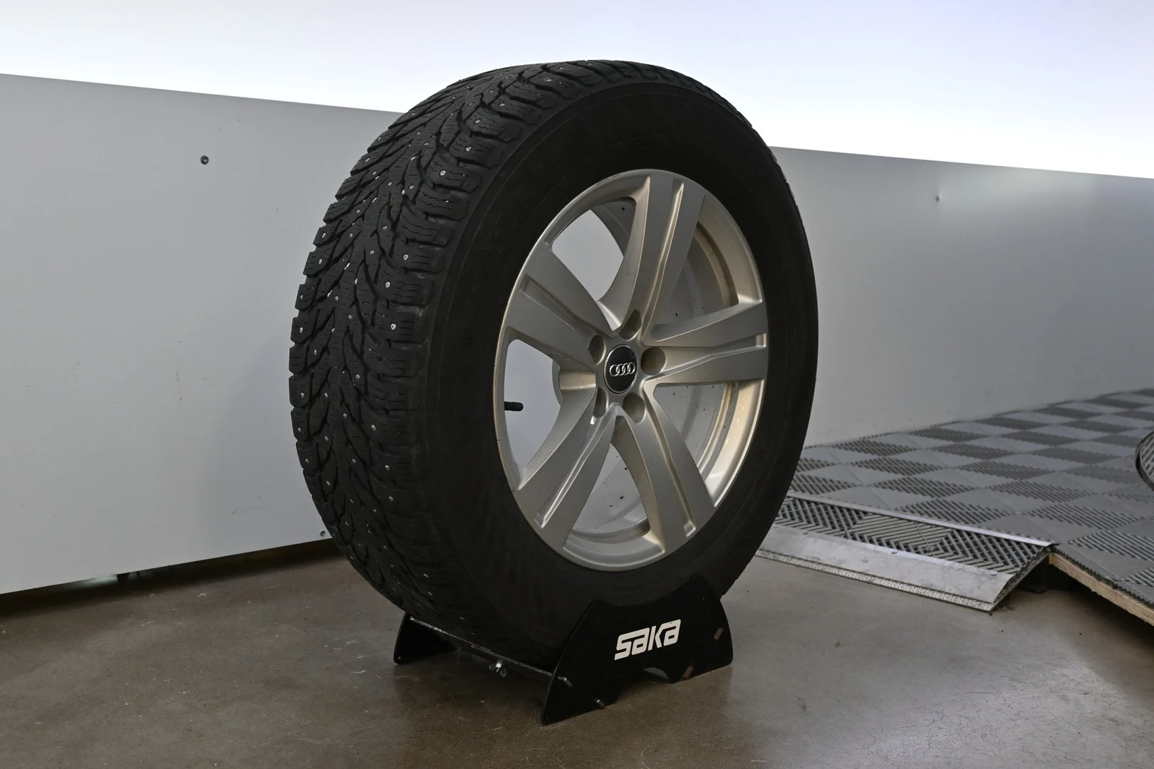 Car Image - 17C9hqXllpVqIahJyGfj6f