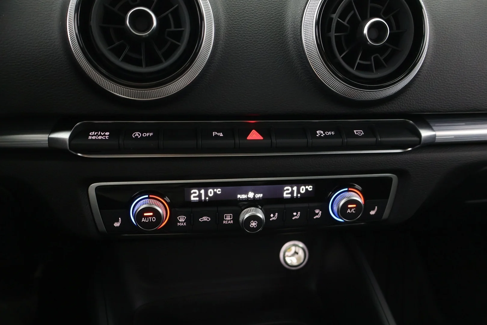 Car Image - 3utUEsi1KOSOebIqYBhuEW