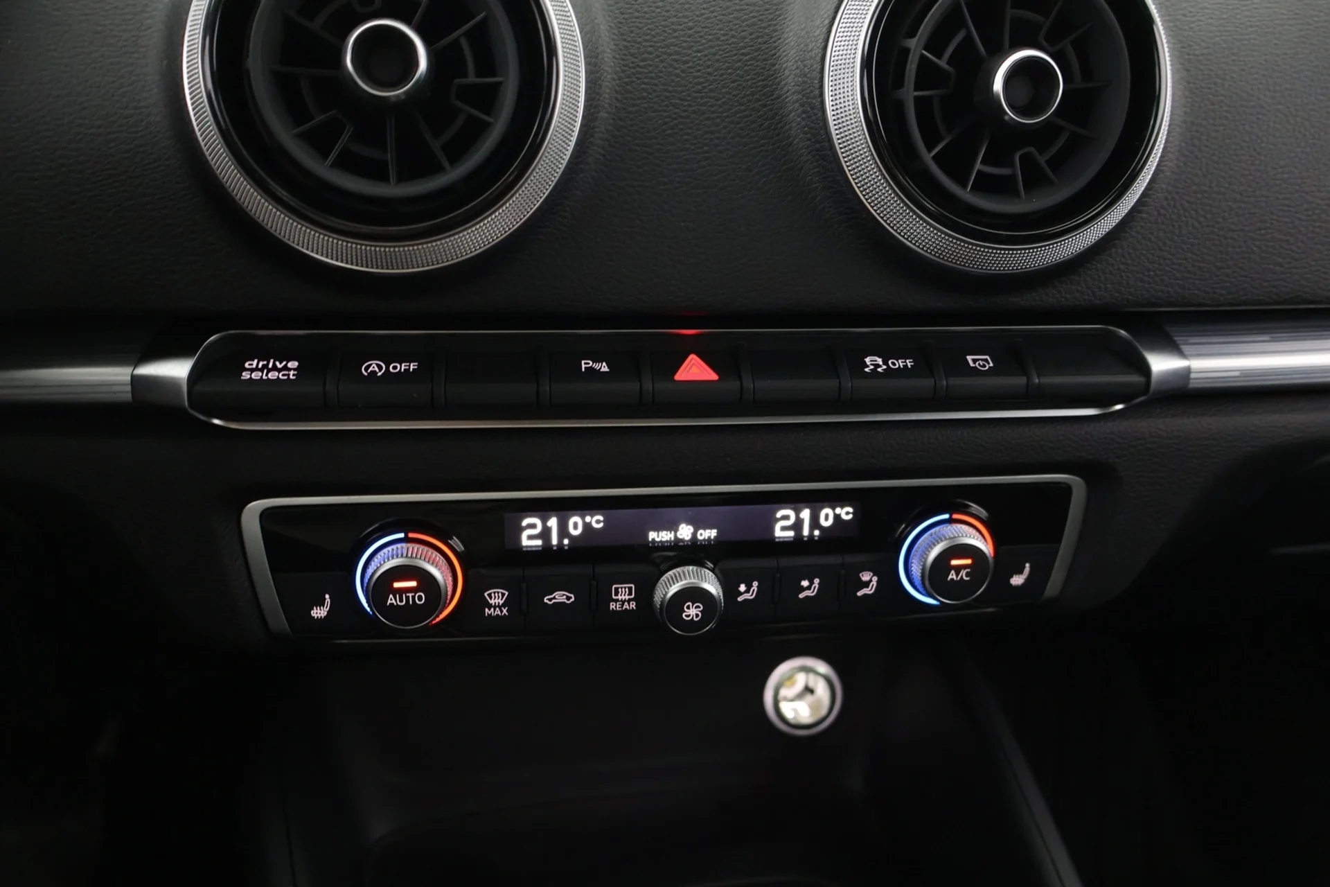 Car Image - 3utUEsi1KOSOebIqYBhuEW