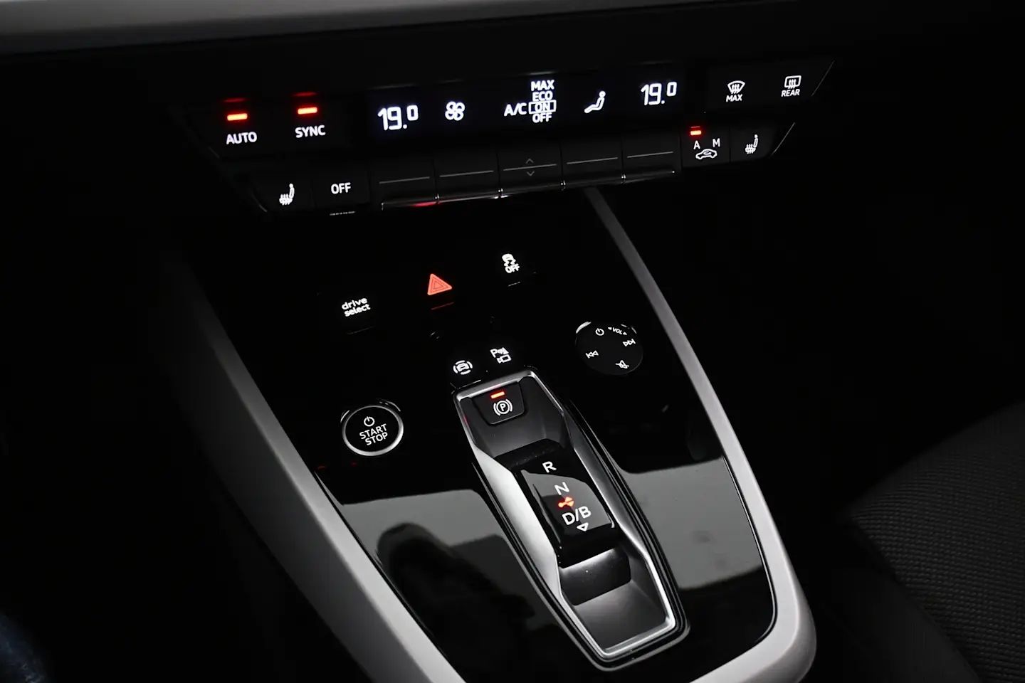 Car Image - 5iIr8Q8vVMpFYKxPg120iD
