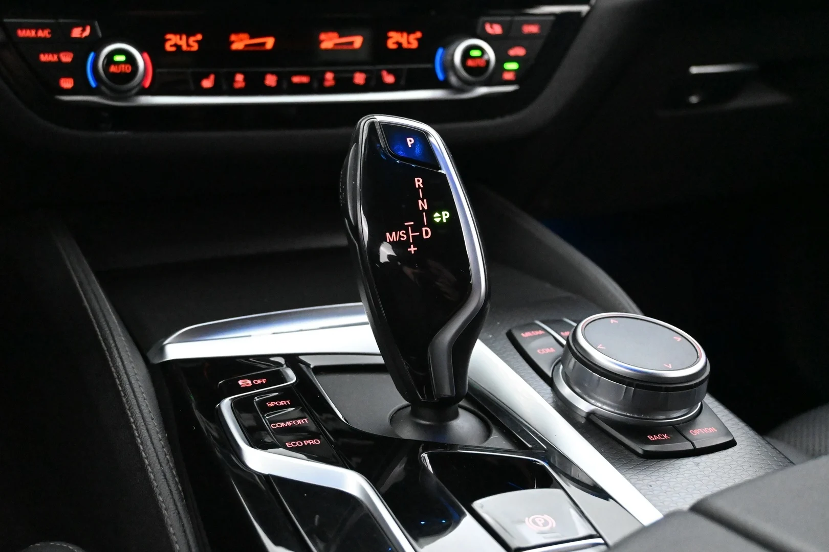Car Image - 4D7ZVxXGTz6r8SPDL5Wg8