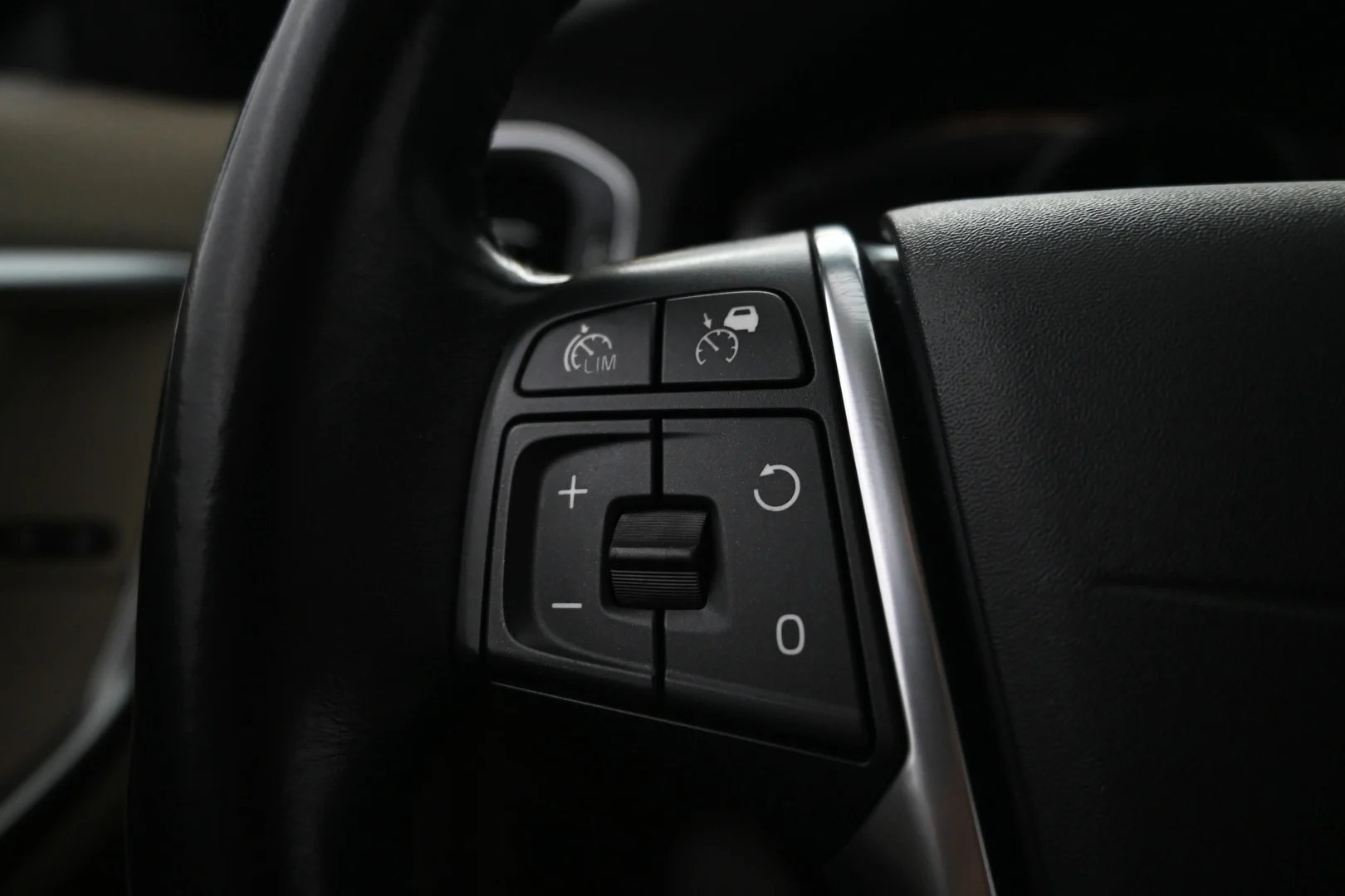 Car Image - 1x1KCF06loQ2KdYsgOWzNn