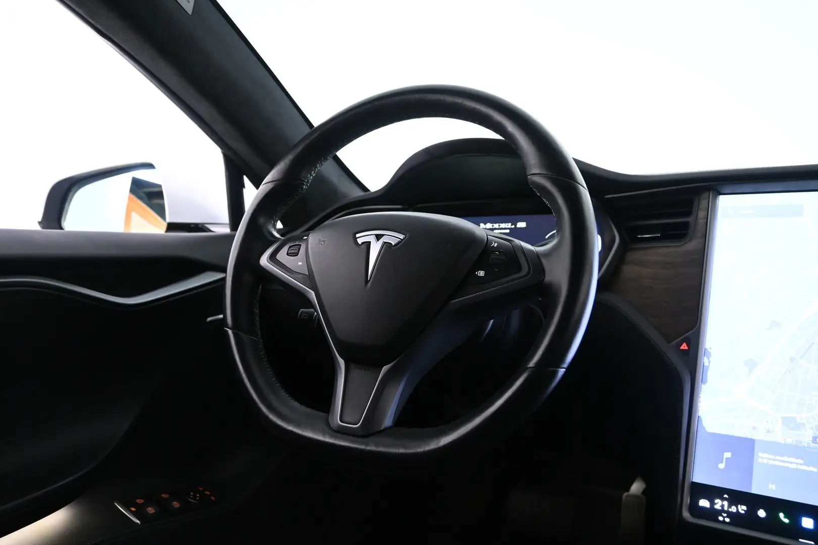 Car Image - F6kS5F6dpENu6hrT5CmWn