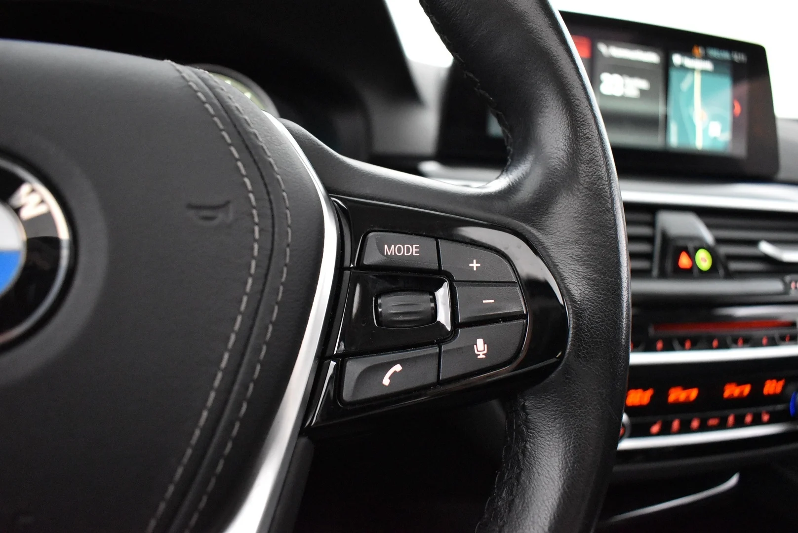 Car Image - 10x7DI300gjr3XC7yxPZQn
