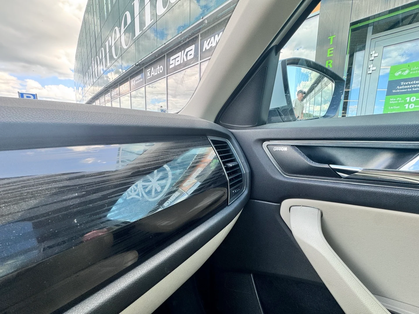 Car Image - 2lx2U9gZPkzSpSVUhiGk57