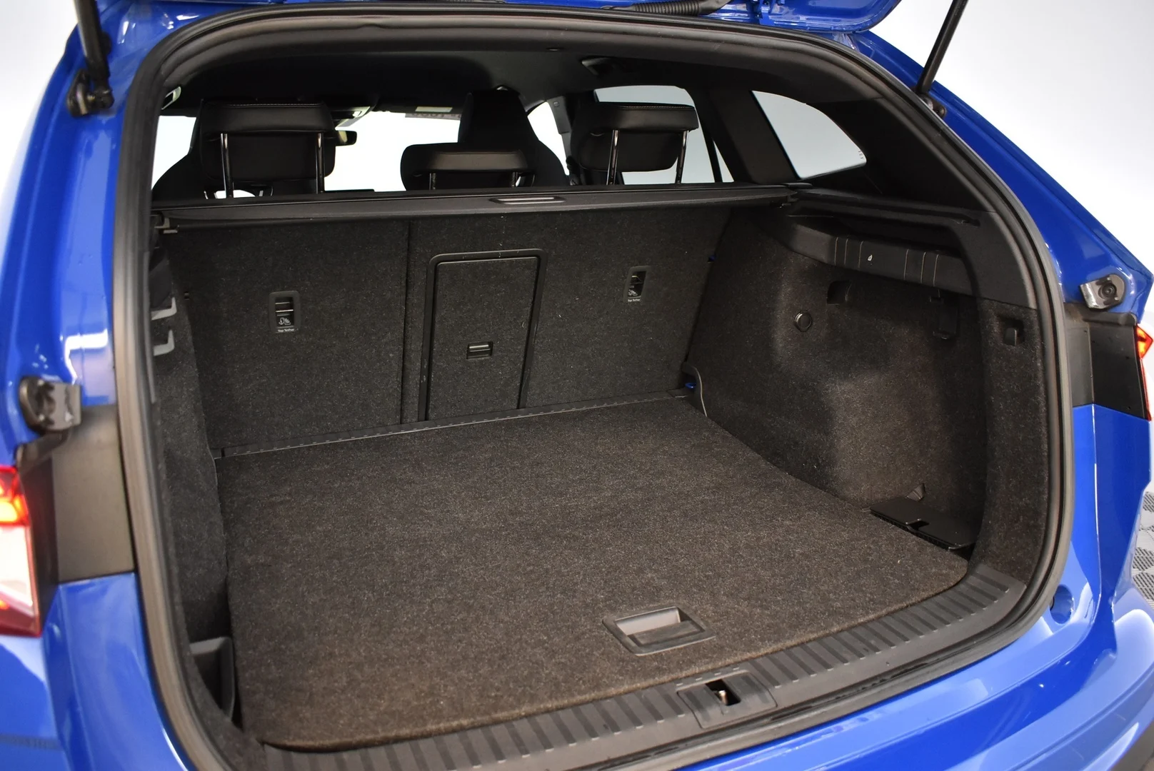Car Image - 60cB9zzfq0iPbJJnD5TeIa