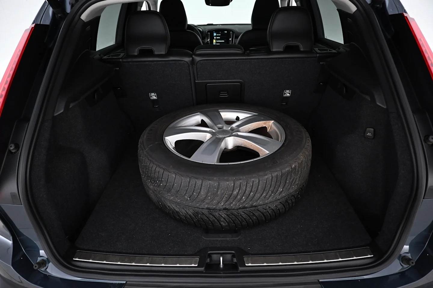 Car Image - 2VMJUEJ3LnI7pfqkQWt8lb