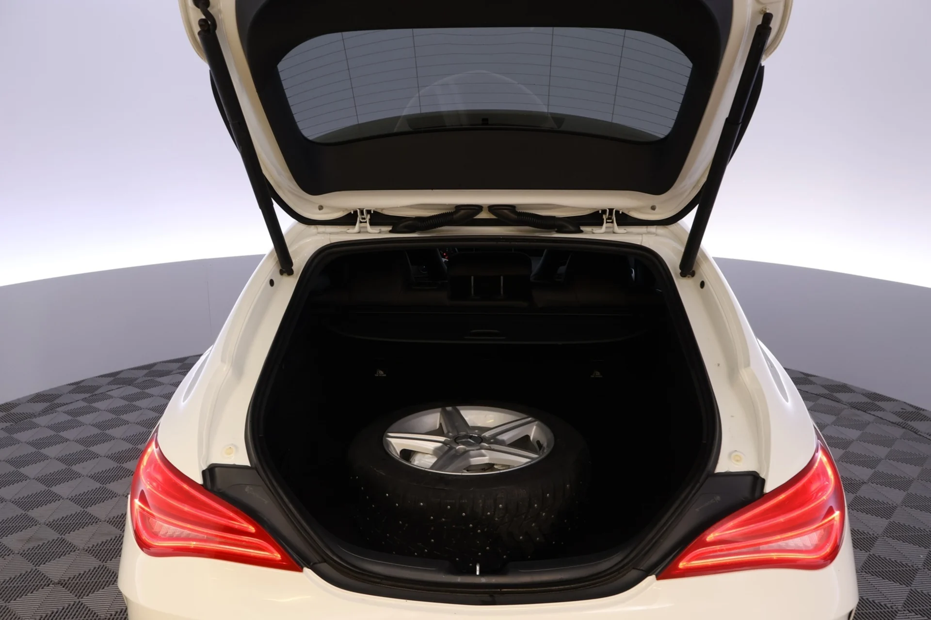 Car Image - oPgjudDCEegPQ4NLec4bf