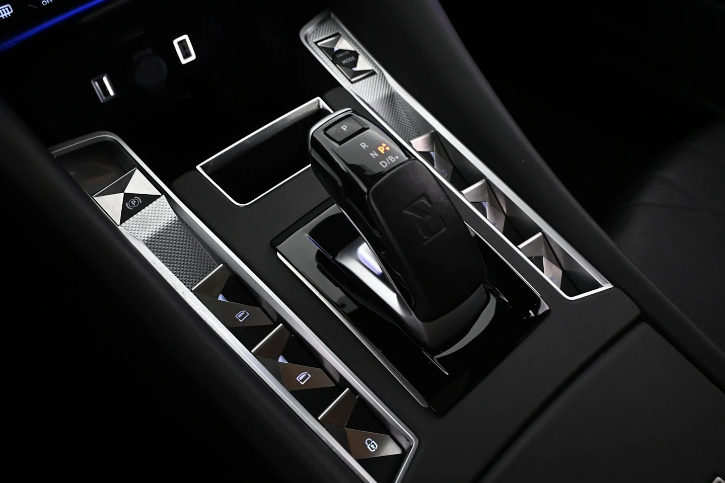 Car Image - 6RLyp1hh0cBLjpz1Xv8WRy