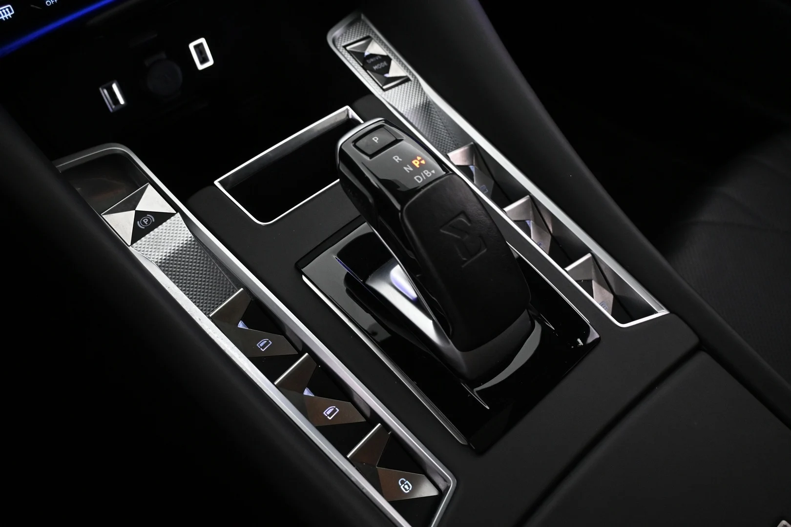 Car Image - 6RLyp1hh0cBLjpz1Xv8WRy